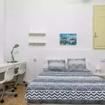 Rent a room of 250 m² in Valencia