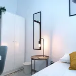 Rent a room of 100 m² in Sevilla