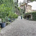 Rent 5 bedroom house of 186 m² in Rome