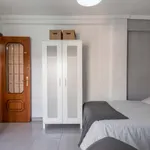 Rent 4 bedroom apartment in Valencia