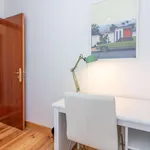 Rent 5 bedroom apartment of 90 m² in lisbon