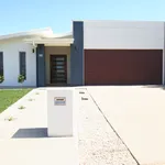 Rent 4 bedroom house in Emerald