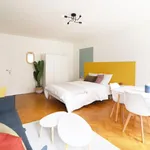 Rent 4 bedroom apartment in Paris