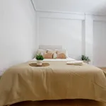 Rent 4 bedroom apartment in Valencia