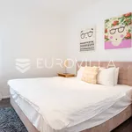 Rent 2 bedroom apartment of 91 m² in Omiš