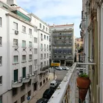 Rent a room of 100 m² in lisbon