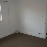 Rent 3 bedroom flat in East Midlands