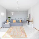 Rent 1 bedroom apartment of 1001 m² in Porto