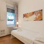 Rent 2 bedroom apartment of 90 m² in milan