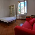 Affitto 4 camera appartamento di 80 m² in Firenze