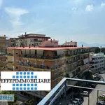 Affitto 3 camera appartamento di 85 m² in Naples