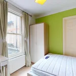 Rent 3 bedroom flat in London