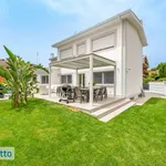 Rent 5 bedroom house of 380 m² in Rome