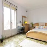 Rent a room of 280 m² in barcelona