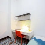 Rent a room of 300 m² in valencia