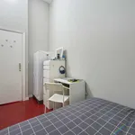 Rent a room of 399 m² in Lisboa