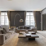 Appartement de 124 m² avec 2 chambre(s) en location à Paris