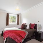 Rent 2 bedroom flat in Cobham