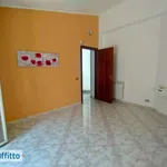 Affitto 5 camera appartamento di 140 m² in Palermo