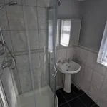 Rent 4 bedroom flat in South East England