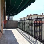 Affitto 5 camera appartamento di 150 m² in Verona