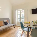 Rent 2 bedroom apartment of 915 m² in Lisbon