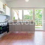 Rent 11 bedroom house of 402 m² in Sant'Elpidio a Mare