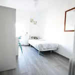 Rent a room of 100 m² in valencia