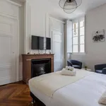 Appartement de 830 m² avec 3 chambre(s) en location à Lyon