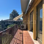 Affitto 4 camera appartamento di 154 m² in Padenghe sul Garda