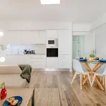 Rent 1 bedroom apartment of 592 m² in Lisbon