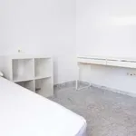 Rent a room of 90 m² in seville