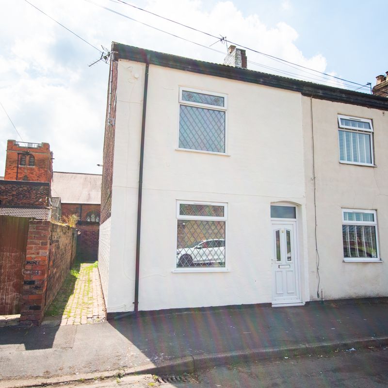 Three bedroom end of terrace house in village location now available to let New Holland