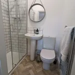 Rent 6 bedroom apartment in East Midlands