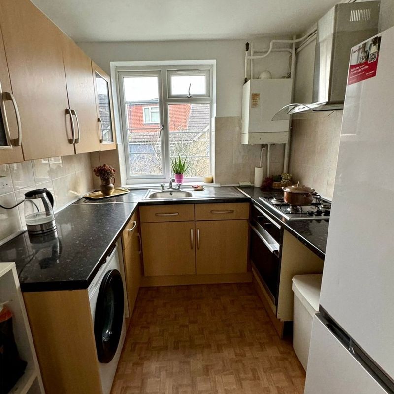 2 bed Flat/Apartment Under Offer Beech Lawns, Torrington Park £1,950 PCM Fees Apply Havering-atte-Bower