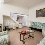 Rent 1 bedroom apartment of 85 m² in Florence