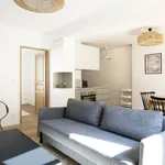 Rent 1 bedroom apartment of 484 m² in Paris