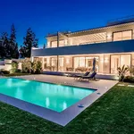 Rent 6 bedroom house of 400 m² in Marbella