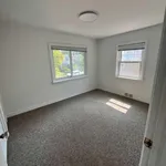 Rent 3 bedroom apartment in Toronto (New Toronto)