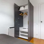 Rent 4 bedroom apartment of 98 m² in barcelona