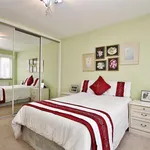 Rent 4 bedroom house in Woking