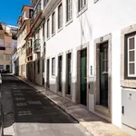 Rent 4 bedroom apartment of 43 m² in Lisboa