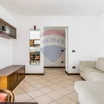 Rent 3 bedroom house of 102 m² in Lavena Ponte Tresa