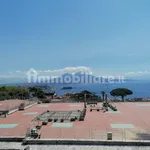 Affitto 5 camera appartamento di 180 m² in Naples