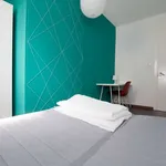 Rent a room of 100 m² in lisbon