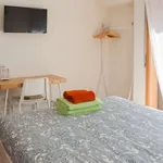 Rent a room of 300 m² in porto