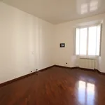 Rent 5 bedroom apartment of 150 m² in Roma