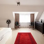 Rent 1 bedroom apartment of 581 m² in Dusseldorf