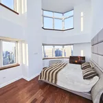 Rent 5 bedroom apartment of 371 m² in New York