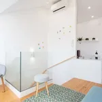 Rent 1 bedroom apartment of 538 m² in Lisbon